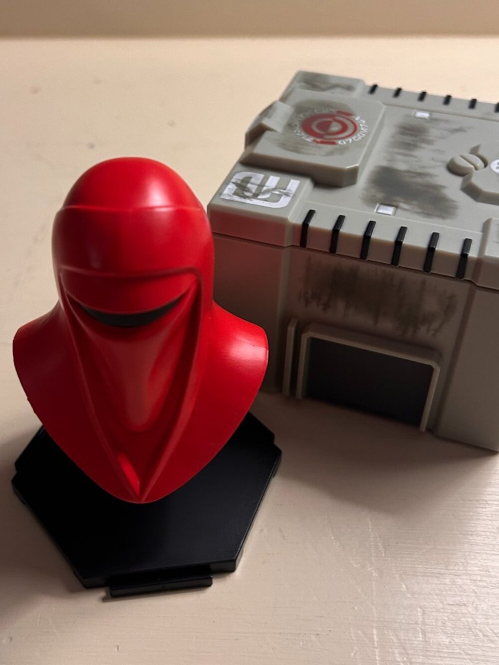 Disney Star Wars Galaxy's Edge Dok Ondar's Mystery Treasure Box